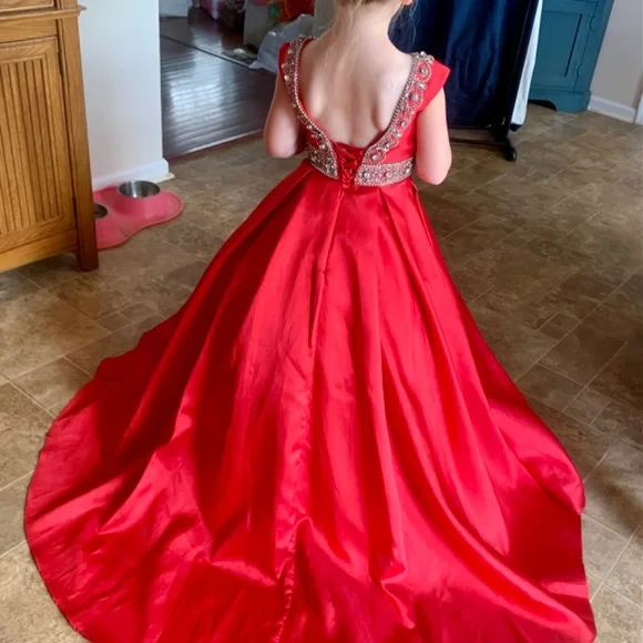 GIRLS’ PAGEANT GOWN SIZE 4 Kids